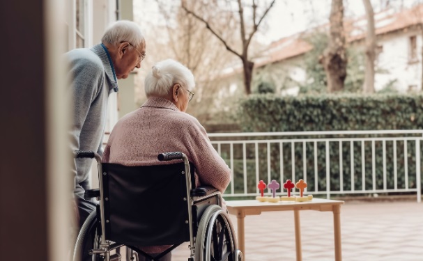 2024年民政局失能老人补贴最新政策：失能老人护理费怎么申请？(图1)