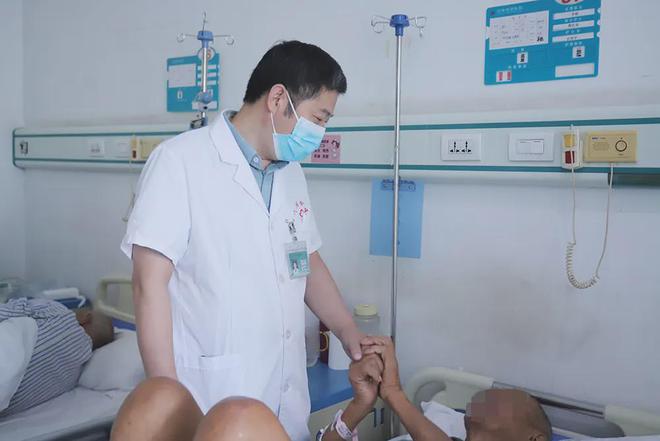 河南信合医院普外科成功为九旬老人施行腹腔镜下阑尾切除术+肠粘连松解术(图4)