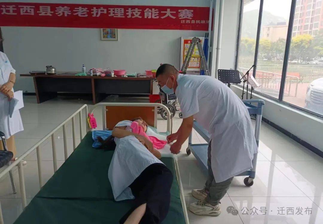 九游会J9网站：大比武中砺初心大比拼中展风采我县举办2024年养老护理技能大赛(图1)