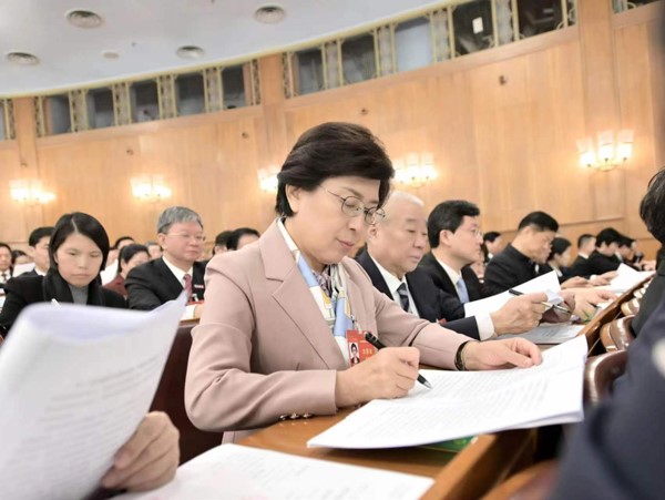 张抒扬代表：进一步优化完善罕见病用药、养老护理等工作(图1)