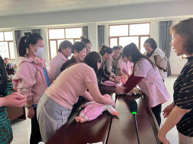 九游会J9平台：“草原福嫂”呼伦贝尔巾帼家政万人培训工程——陈巴尔虎旗2024年首期培训班开班(图6)