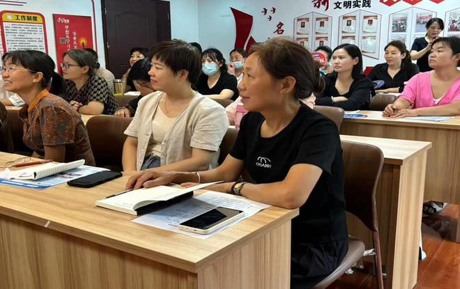 九游会J9网站：薛城区临城街道妇联开展创业就业家政技能培训(图3)