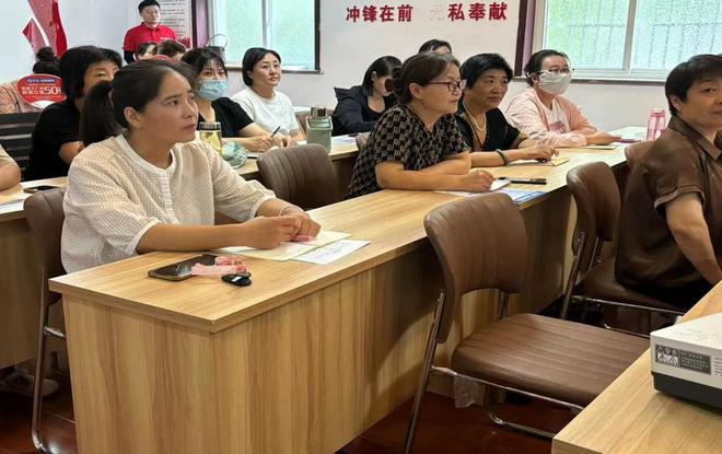 九游会J9网站：薛城区临城街道妇联开展创业就业家政技能培训(图4)