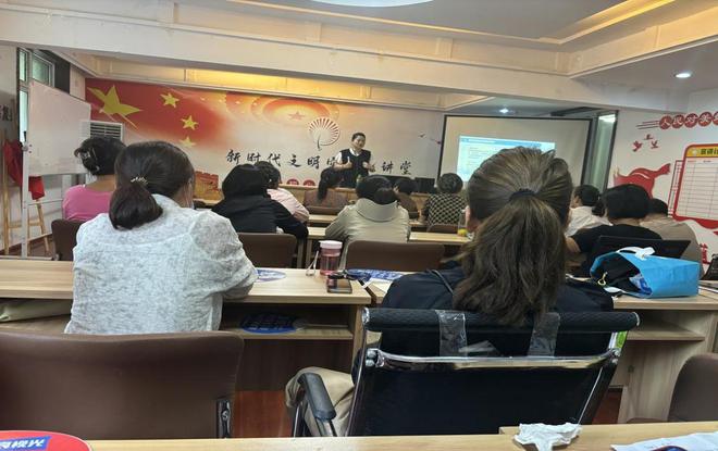 九游会J9网站：薛城区临城街道妇联开展创业就业家政技能培训(图2)