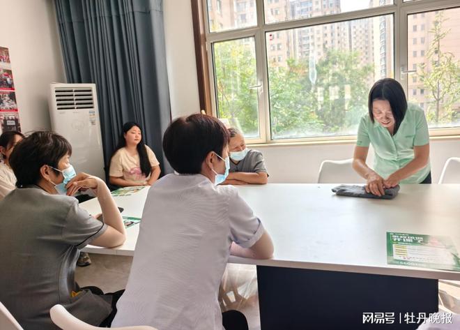 “巾帼家政进社区”服务居民零距离(图2)