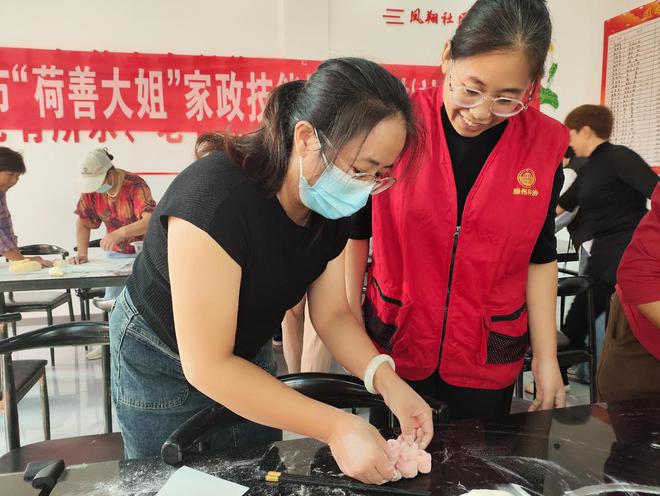 滕州市木石镇开展“荷善大姐”家政技能培训进村（社区）活动(图3)