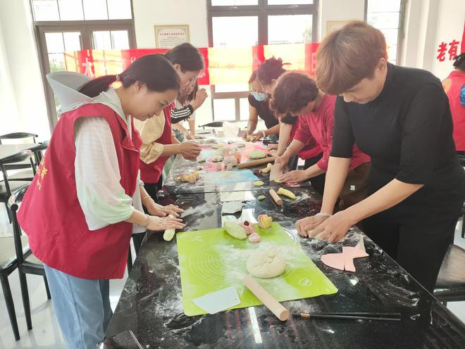 滕州市木石镇开展“荷善大姐”家政技能培训进村（社区）活动(图2)