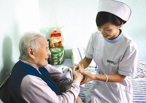 九游会J9网站：我国目前养老护理员的现状(图2)