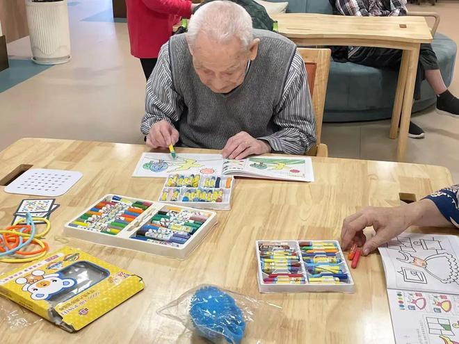 100岁老人就有10名的养护院究竟什么样？(图7)