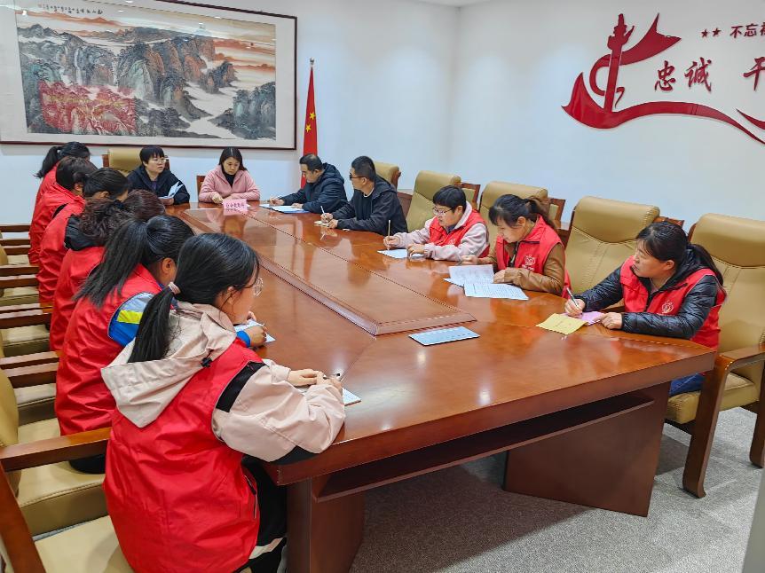 九游会J9平台：多元暖心服务托起最美“夕阳红”――平阴县“情暖夕阳”经济困难失能老年人关爱项目纪实_泉城新闻_大众网(图1)