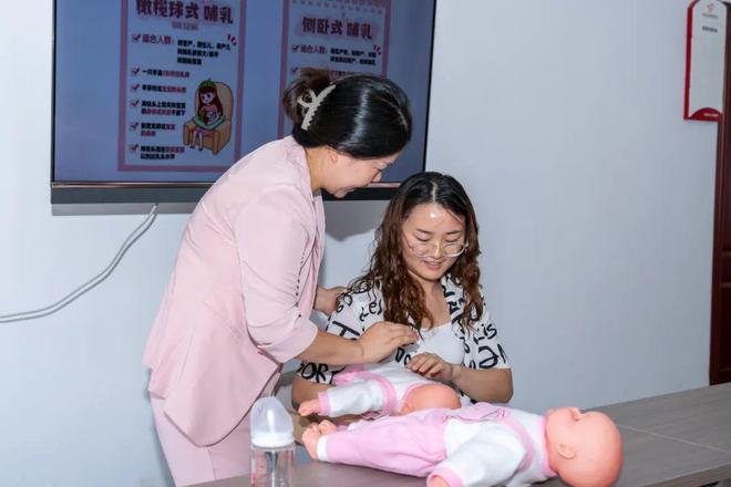 我区开展家政进社区公益活动(图1)