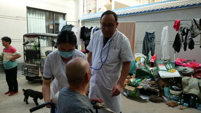 关爱失能老人健康服务到家(图1)