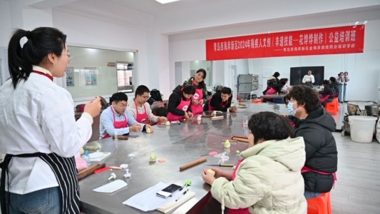 青岛西海岸新区金海岸家政学校助力残疾人就业创业非遗花饽饽制作培训圆满结束(图2)