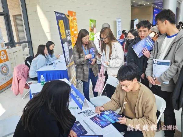 九游会J9网站：太火爆！上海这个专业毕业生遭疯抢33人挑120个岗位…家长担忧：工作内容是伺候人？(图1)