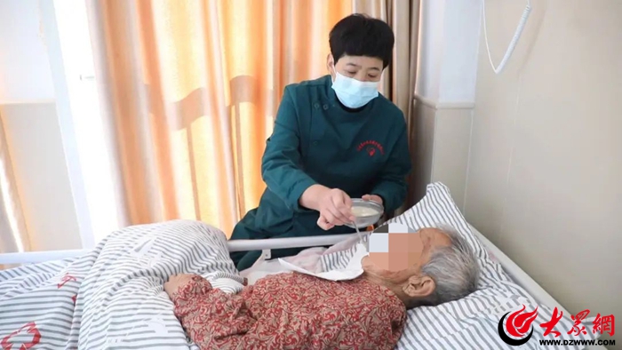 九游会J9平台：河口区探索“家医式”长护服务模式提升失能人群幸福指数(图2)