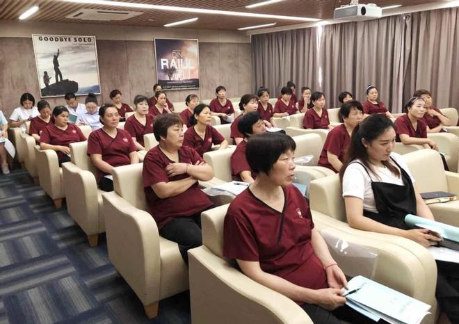 护工虐待老人发生率超15%！国家推出免陪照护制度到底有没有用(图4)