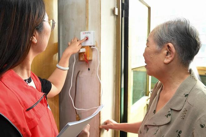 护工虐待老人发生率超15%！国家推出免陪照护制度到底有没有用(图7)