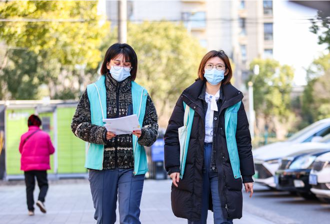 九游会J9平台：蛇年第一场寒潮中金融上门服务温暖人心(图1)