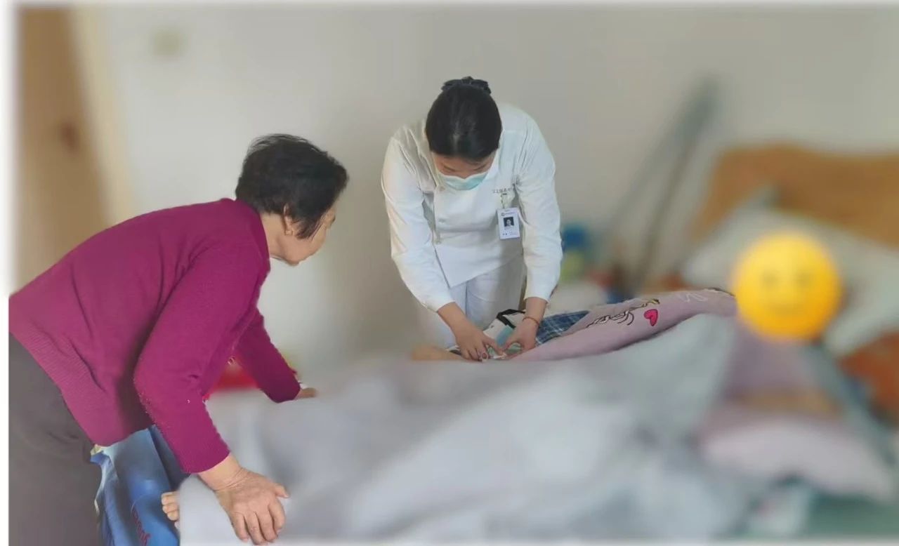 手机下单护士上门青岛这家医院“互联网+护理服务”让优质护理走进百姓家(图1)