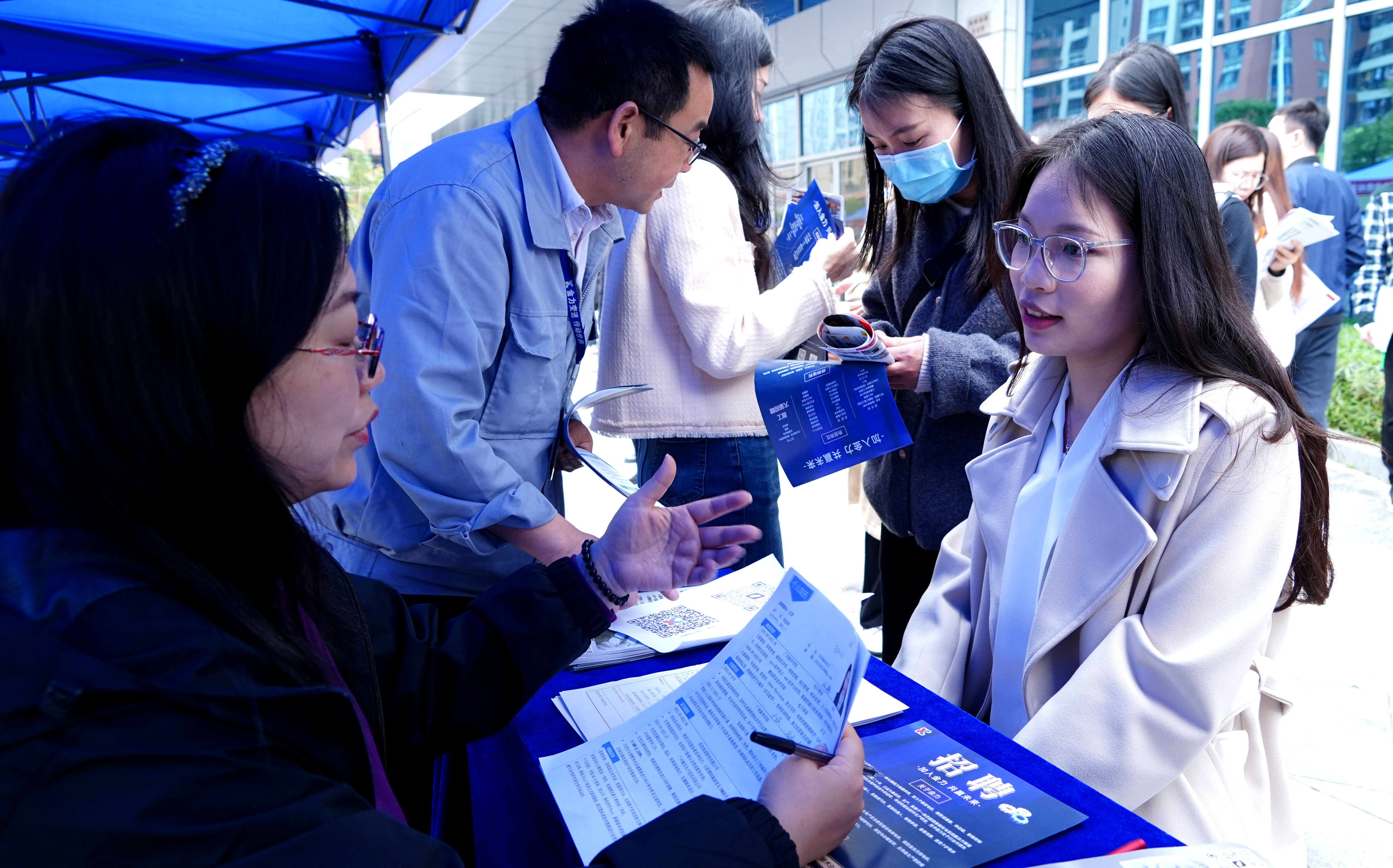 惠州2025年首场新春大型公益招聘活动举行320家企业提供近3万个岗位(图3)