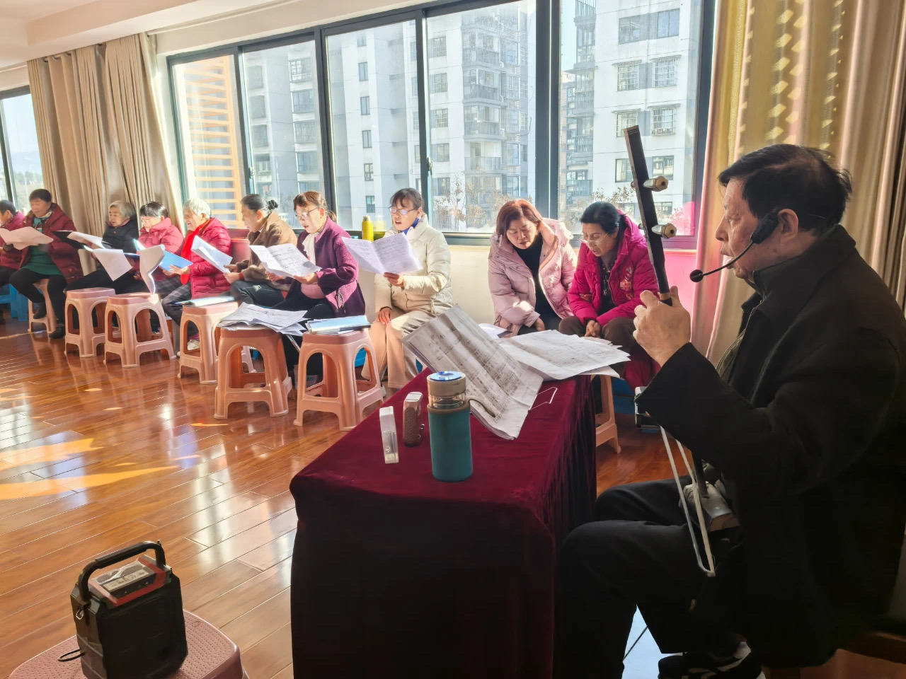九游会J9平台：屯溪区民政局：持续完善养老服务托起老年人“家门口”的幸福(图2)