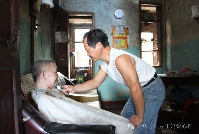 九游会J9网站：发现这个社会的奇怪养老窘境：护理老人的也是老人(图4)