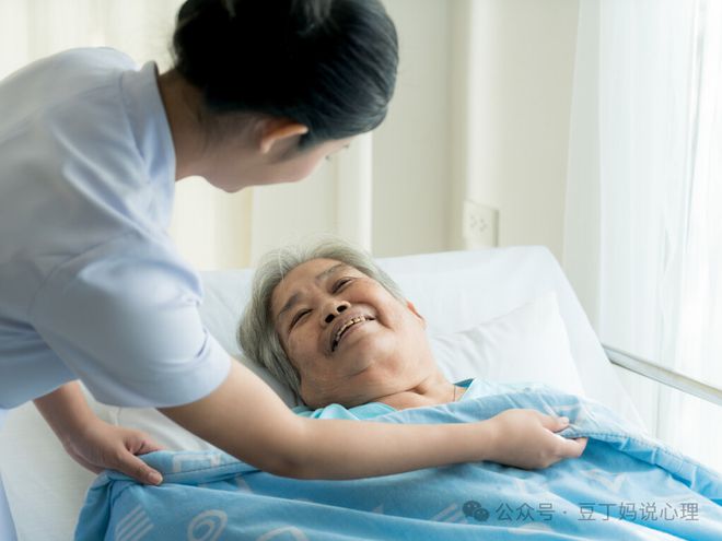 九游会J9网站：发现这个社会的奇怪养老窘境：护理老人的也是老人(图7)