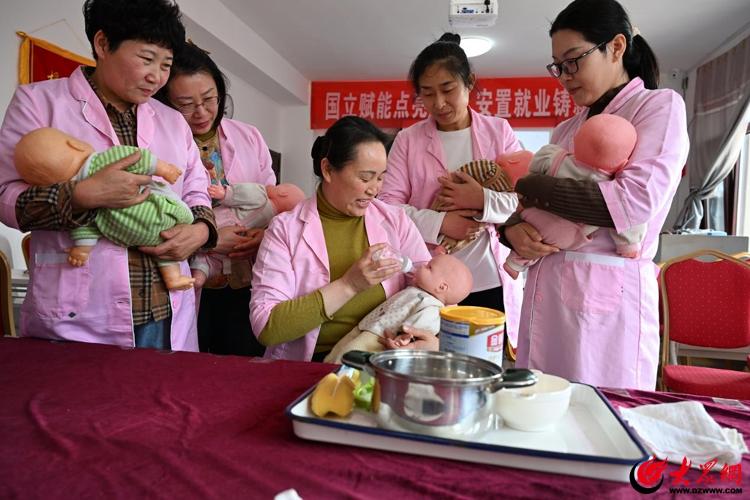 九游会J9平台：青岛即墨：家政技能培训助力妇女就业(图3)