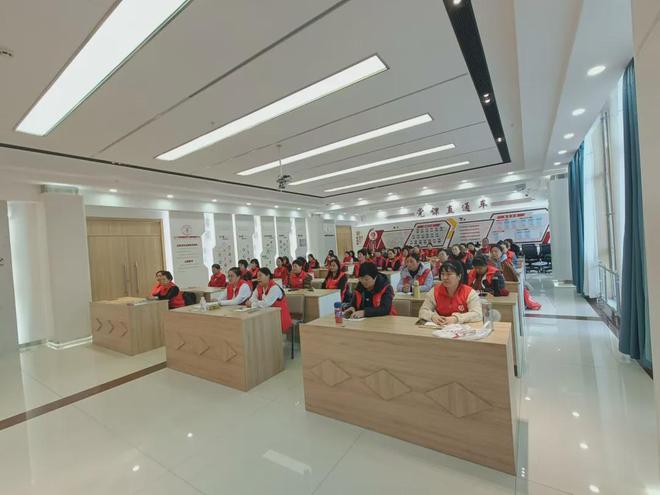“草原福嫂”呼伦贝尔巾帼家政万人培训工程扎兰屯市2024年第四期培训班圆满结业(图1)