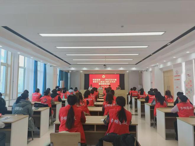 “草原福嫂”呼伦贝尔巾帼家政万人培训工程扎兰屯市2024年第四期培训班圆满结业(图2)