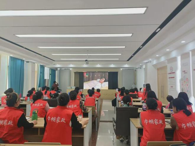 “草原福嫂”呼伦贝尔巾帼家政万人培训工程扎兰屯市2024年第四期培训班圆满结业(图4)