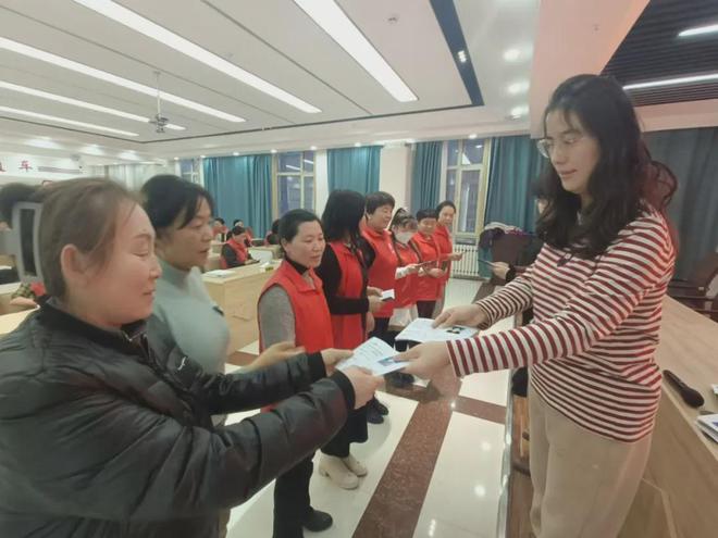 “草原福嫂”呼伦贝尔巾帼家政万人培训工程扎兰屯市2024年第四期培训班圆满结业(图6)