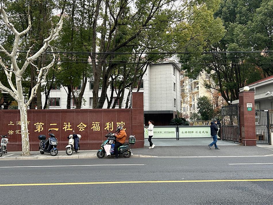 九游会J9平台：三个“90后”护理员遇上“90后”老人(图2)