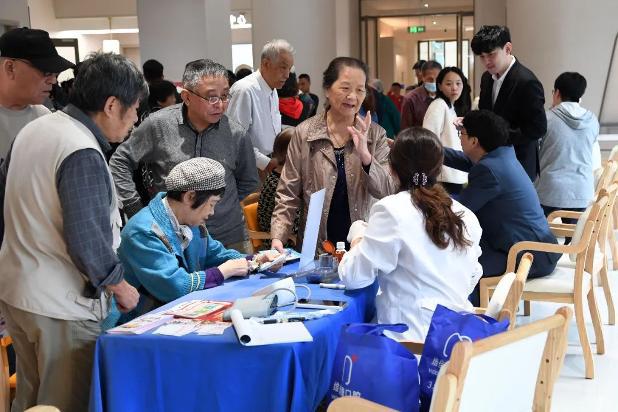 九游会J9平台：看徐汇妇联如何助力养老行业高质量发展(图3)