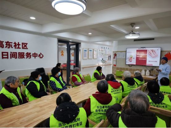 高东社区卫生服务中心：护理服务暖银龄医养结合佑安康(图2)