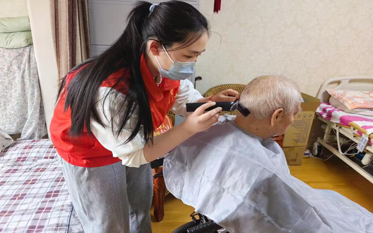 用热情点亮社区——记“天津好人”孙畅(图1)