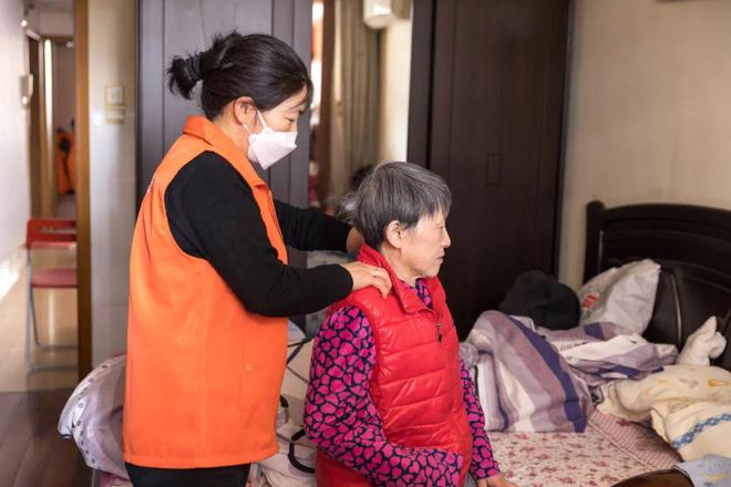“一人一方案”专业“三人团”服务上门丨家庭照护床位(图1)