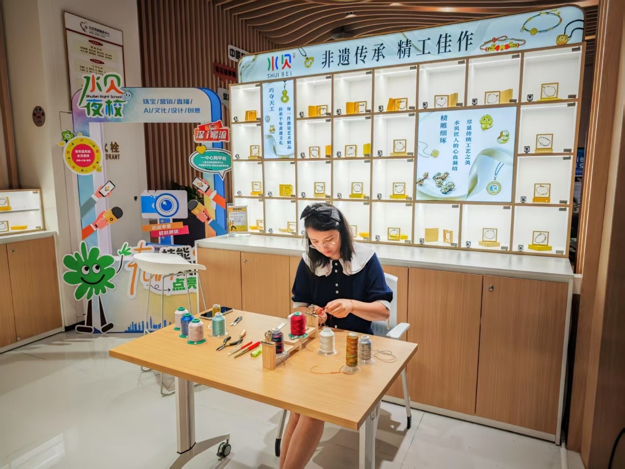 从“家政新军”到“AI夜校”：解码结构性就业矛盾的破题之路(图3)
