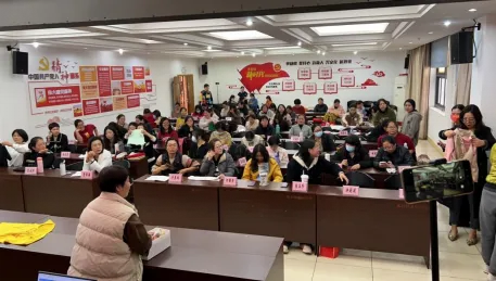 九游会J9平台：学技能促就业家政服务员免费技能培训班在东石镇开班！(图2)