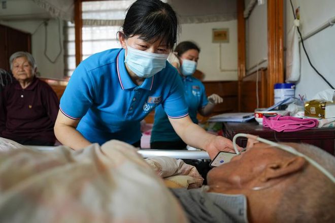 “免陪照护服务”本月起全国试点！(图2)