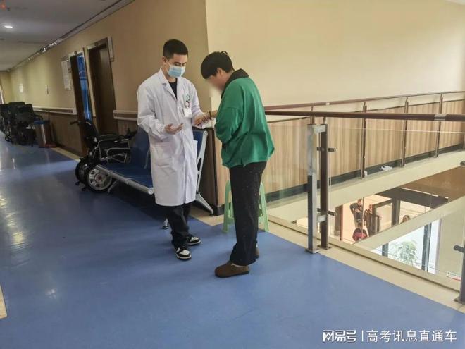 九游会J9平台：从偏瘫到独立行走！揭秘康复治疗师如何创造奇迹？(图2)