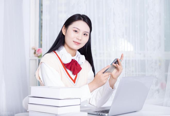 高考文科女如何报志愿？推荐10大专业特别适合女生且好就业(图2)