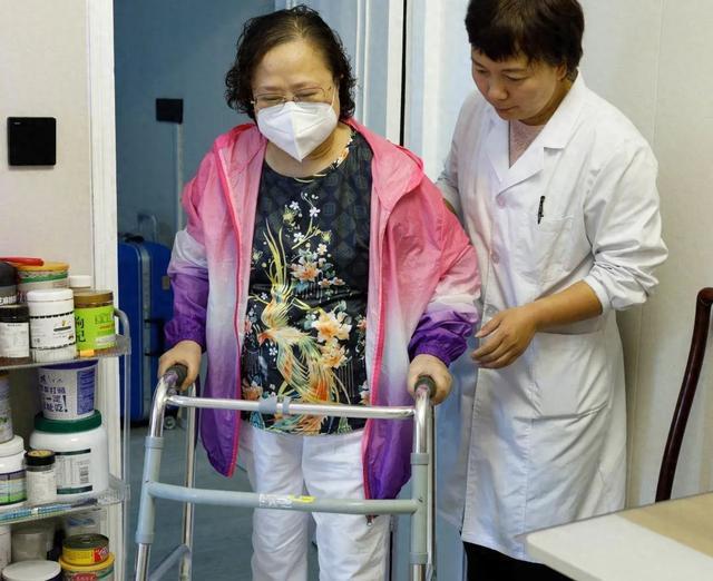 要康养想居家……不用愁！老人“宅家”也能康复丨家庭照护床位(图1)