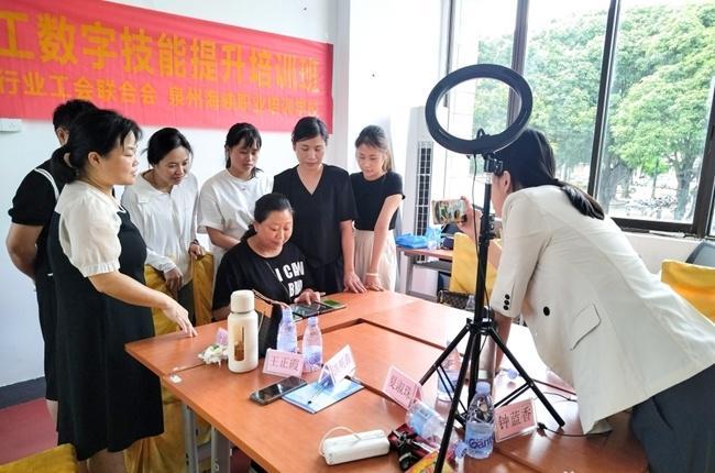九游会J9平台：泉州工会：织密女职工“服务网”搭建成长成才“立交桥”(图1)