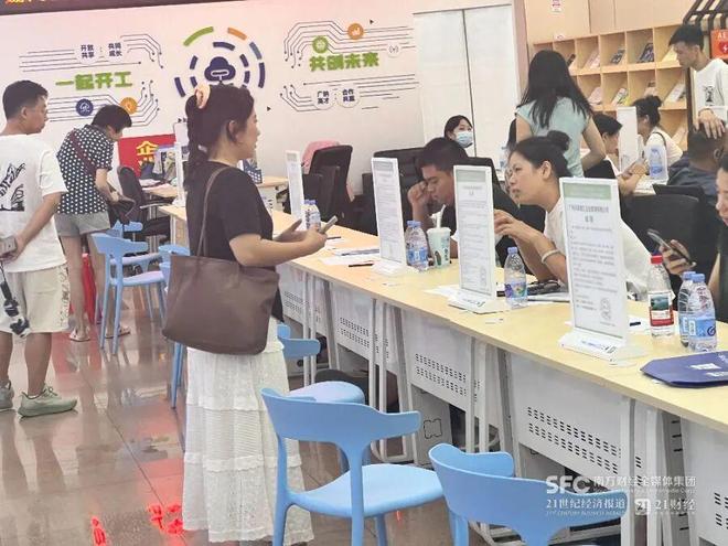 年轻人干家政有人月入过万(图1)