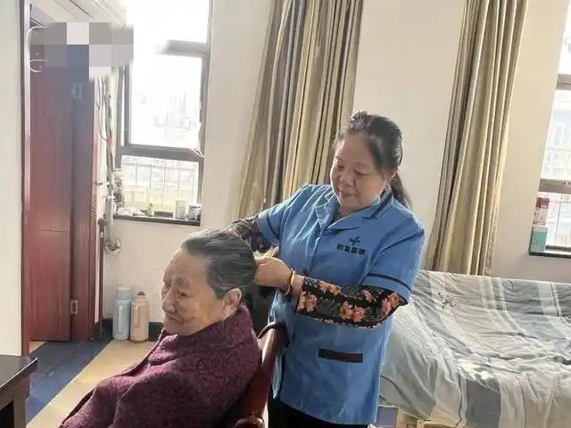 长护险全面落地！失能老人有尊严子女担子减轻了！(图1)