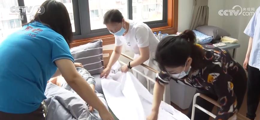 九游会J9网站：养老照护服务标准逐步完善托起老年人稳稳的幸福(图4)
