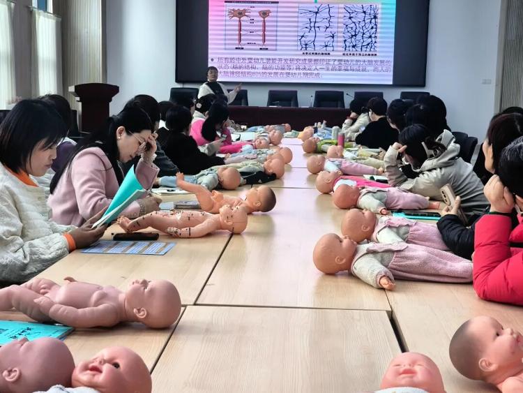 潍坊市临朐县第三期家政服务职业技能提升培训班圆满落幕(图3)