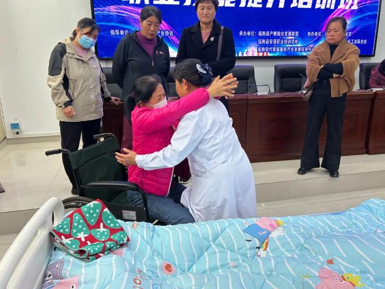 潍坊市临朐县第三期家政服务职业技能提升培训班圆满落幕(图4)
