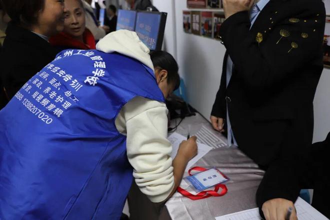 打通培训就业新通道！通川区举行2025年劳务品牌培训“招聘进课堂”活动(图6)